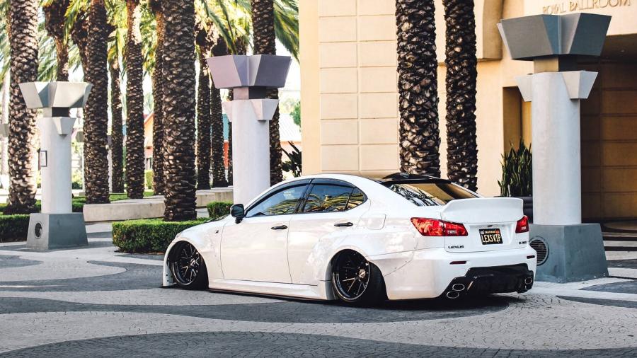  Lexus IS350 White & Black by Clinched 2017 года  (фото 6 из 7)